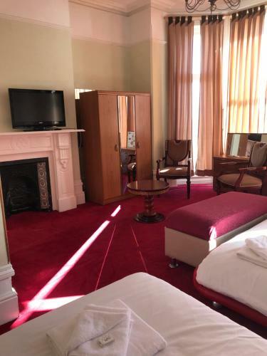 Glastonbury Hotel