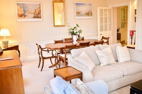 Jamaica Street Apartment