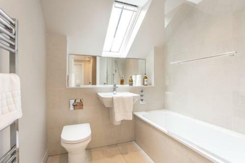 Altido Quiet City Centre Spacious Apartment