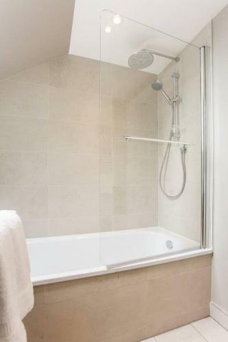 Altido Quiet City Centre Spacious Apartment