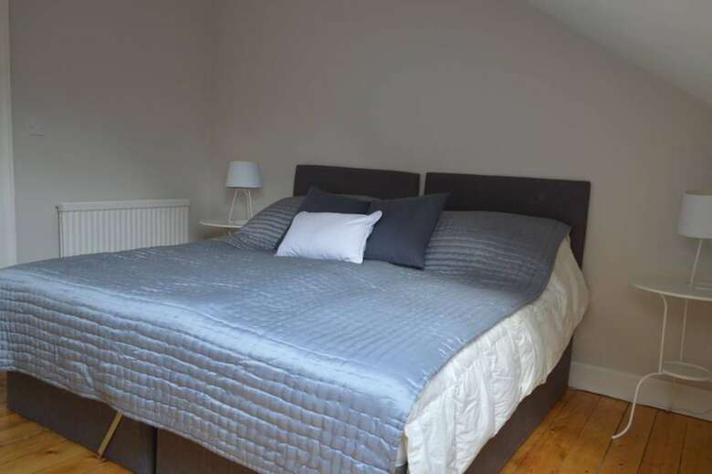 4 Bedroom Clock Tower Apartment In Edinburgh