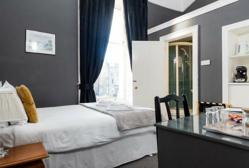 Hostal Claremont Guesthouse