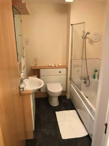2 Bedroom Apartment With Parking Sleeps 5