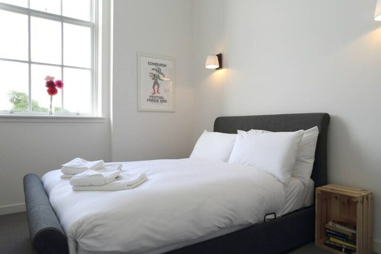 Apartamento Spacious 2 Bedroom Loft In Converted School!