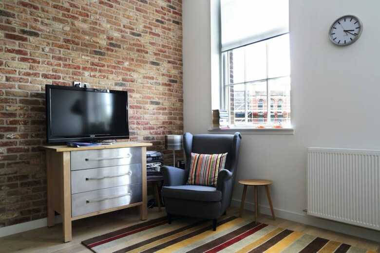 Apartamento Spacious 2 Bedroom Loft In Converted School!