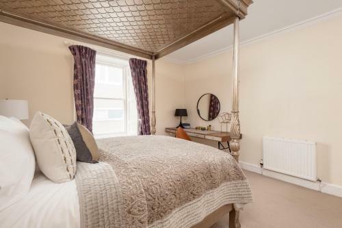 Castle Rose Apartment