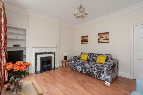 Castle Rose Apartment