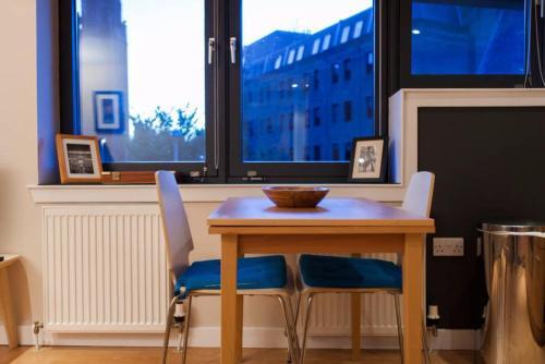 1 Bedroom West End Apartment Sleeps 4
