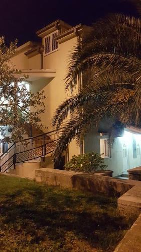 Apartmans Vjera