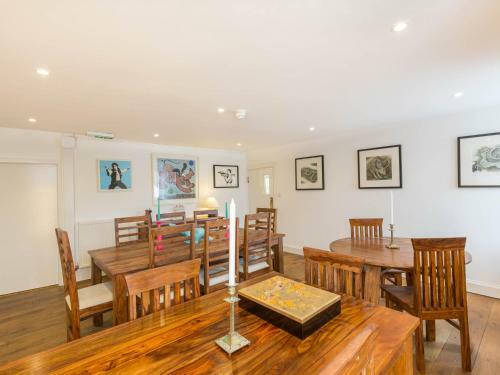 Hostal Charleston House
