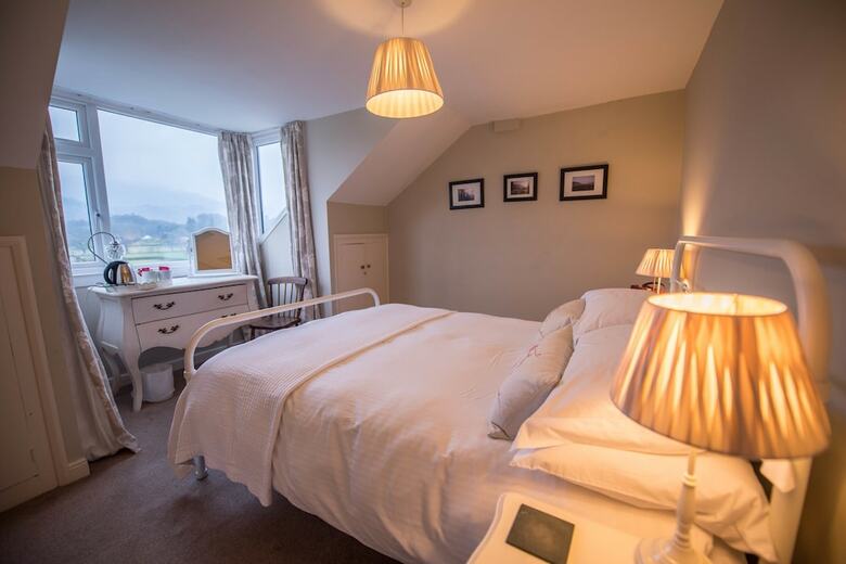 Hostal Chestnut Villa