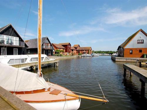 Peaceful Holiday Home In Horning With Docking Space