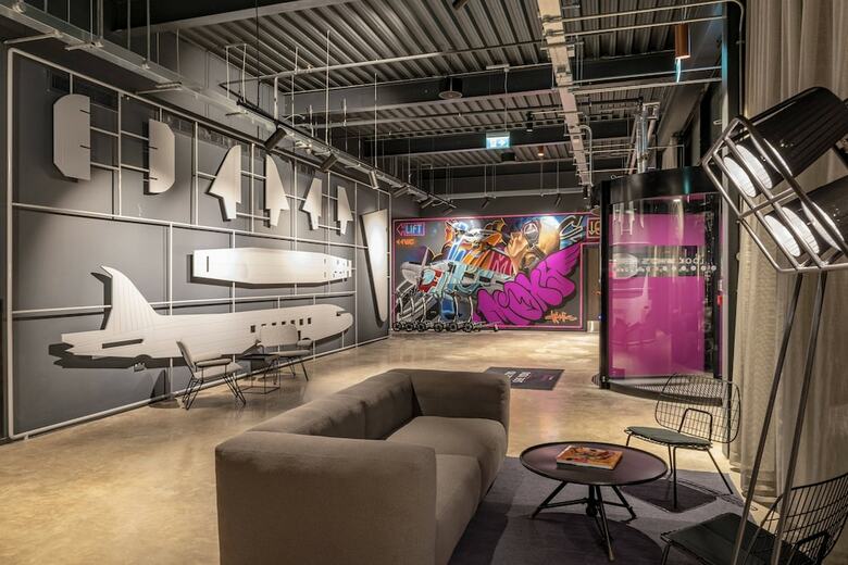 Hotel Moxy London Heathrow Airport