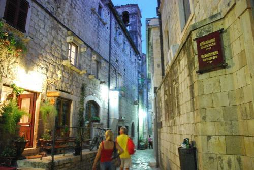 Hostal Vg Three Bedroom Castle