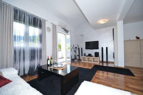 J & P Apartments