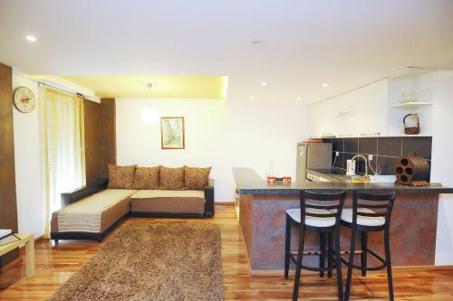 J & P Apartments