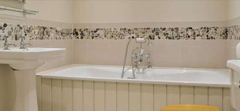 Bed & Breakfast Aylworth Manor