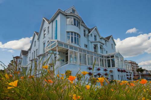 Marine Hotel