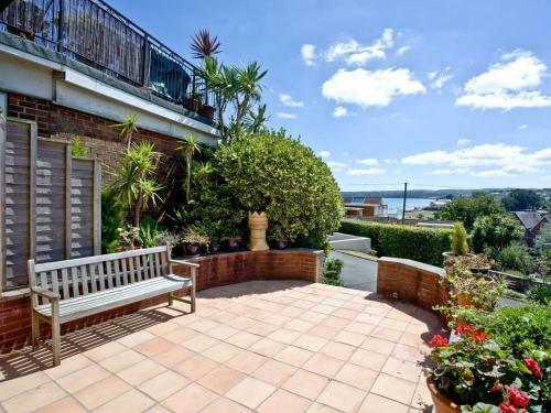 One Braeside Mews