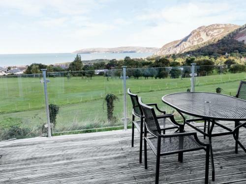 1 Cae Glas Crescent, Penmaenmawr