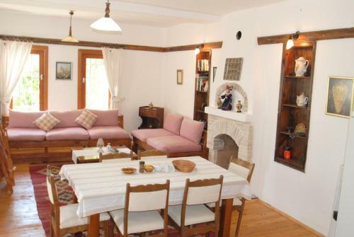 Hotel Kleo Cottages