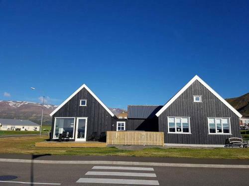 Hostal Grenivik Rooms