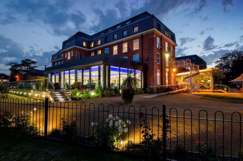 Hotel Lensbury Resort