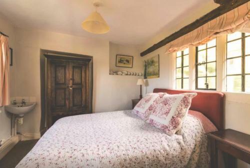 Owlpen Manor Cottages