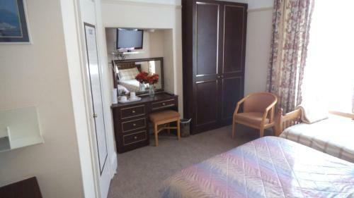 Hostal Thalatta Guest House