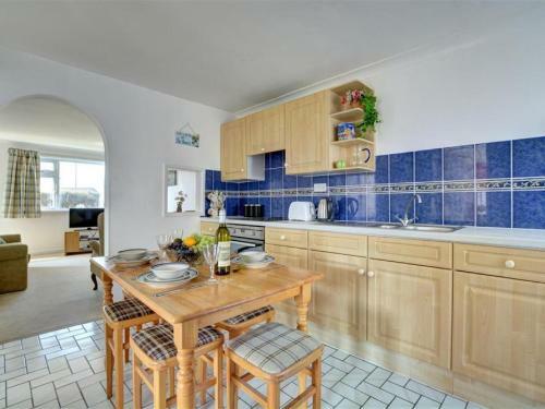 Quaint Apartment In Cornwall With Swimming Pool