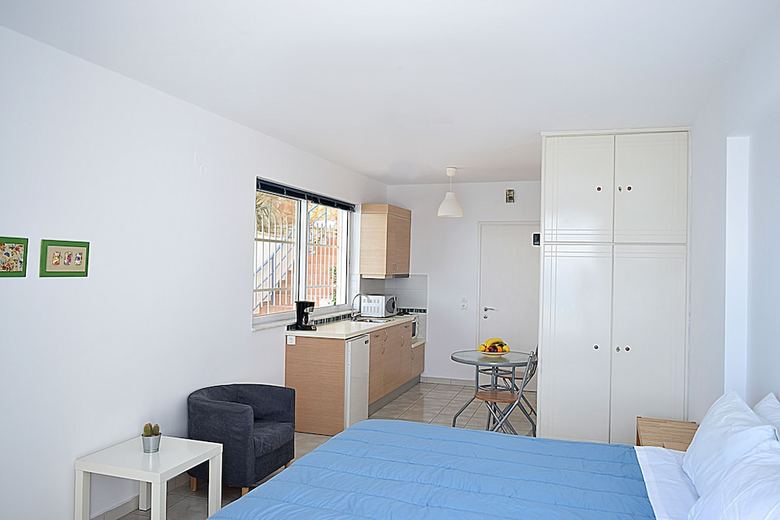 Meli Apartments & Villas