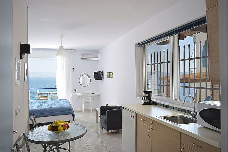 Meli Apartments & Villas