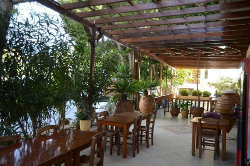 Hostal Pension Aretoussa