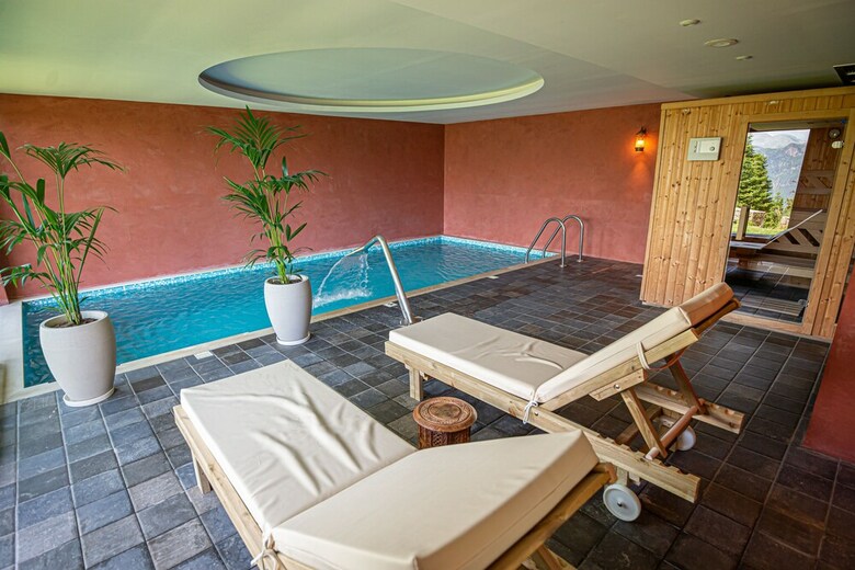 Hotel Anavasi Mountain Resort