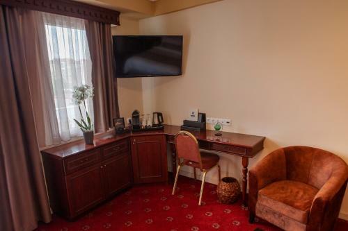 Pella Hotel