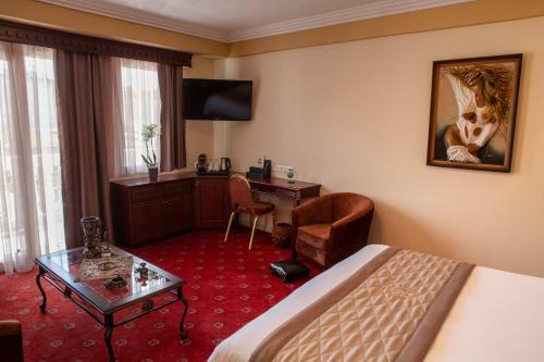 Pella Hotel