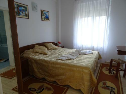 Club Topaz Apartments