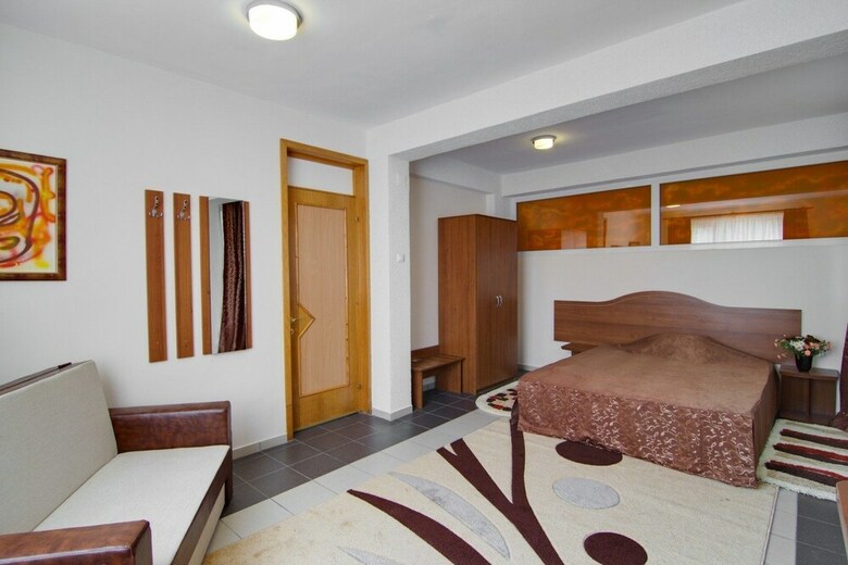 Tranzzit Hotel