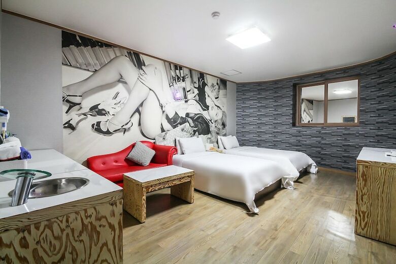 Hotel Lie