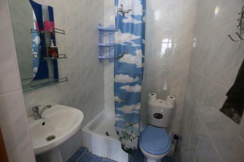 Hostal Blue Roof