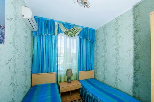 Hostal Blue Roof