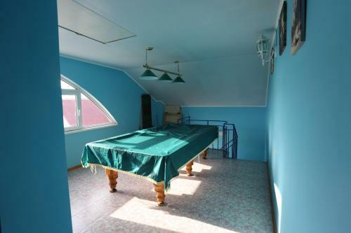 Hostal Blue Roof
