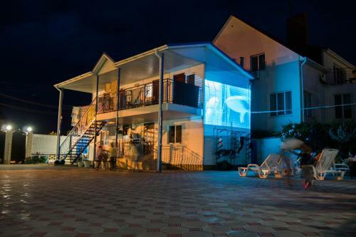 Hostal Blue Roof