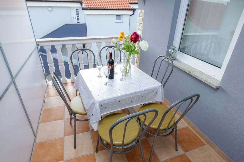 Lucky Luke Pool Apartments