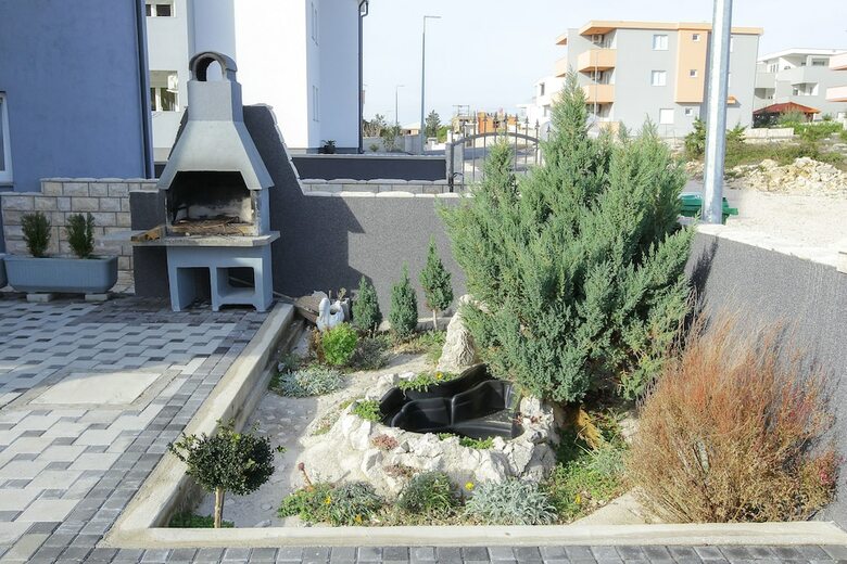 Lucky Luke Pool Apartments
