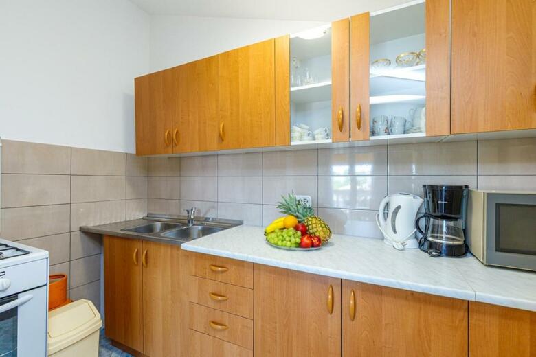 Hostal Apartment Complex Vanessa With Shared Pool In Nova Vas