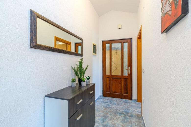 Hostal Apartment Complex Vanessa With Shared Pool In Nova Vas