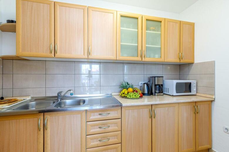 Hostal Apartment Complex Vanessa With Shared Pool In Nova Vas