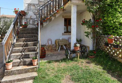 Studio Apartment Legovic With Terrace