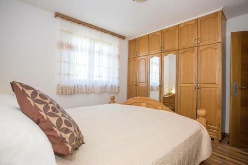 Hostal Apartment Complex Manuel Ograde With Swimming Pool And Garden